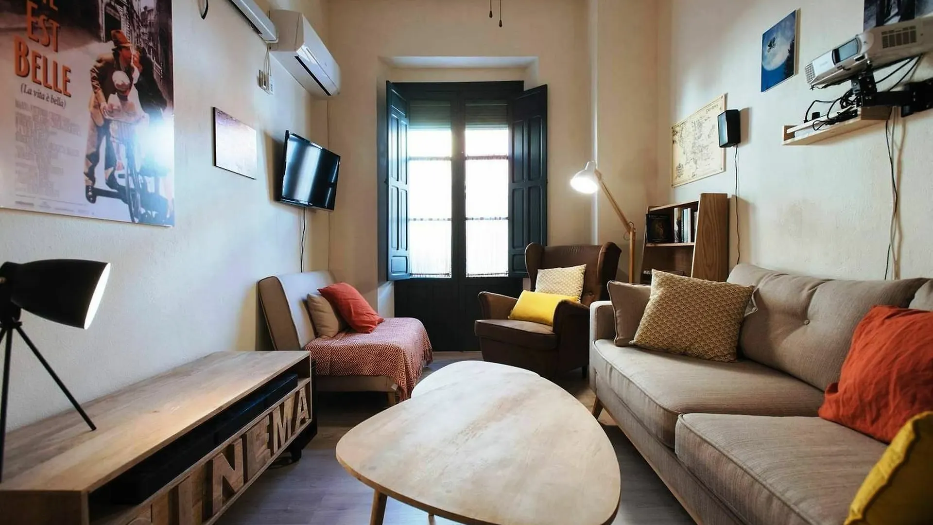 Apartment Cinema La Vie Est Belle Sevilla Spain