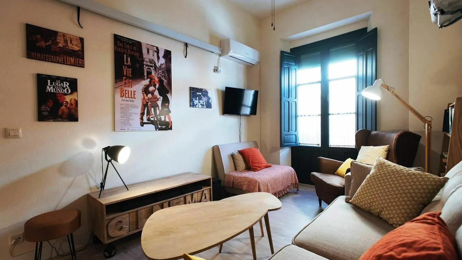Cinema La Vie Est Belle Sevilla Španělsko